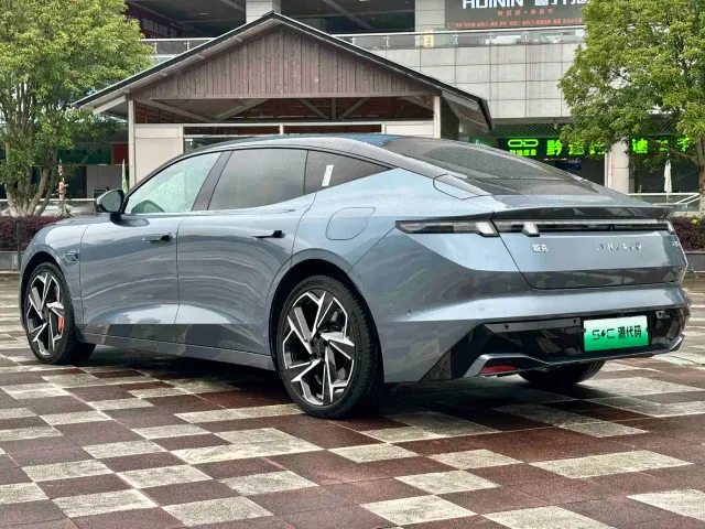 Lynk & Co Z10 — Фото автомобиля 14