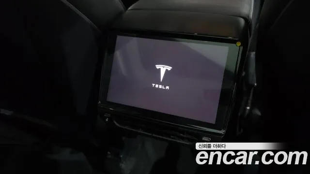 Tesla Model Y — Фото автомобиля 28