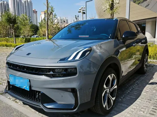 Фотография автомобиля — Lynk & Co 06