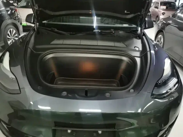 Tesla Model Y — Фото автомобиля 19