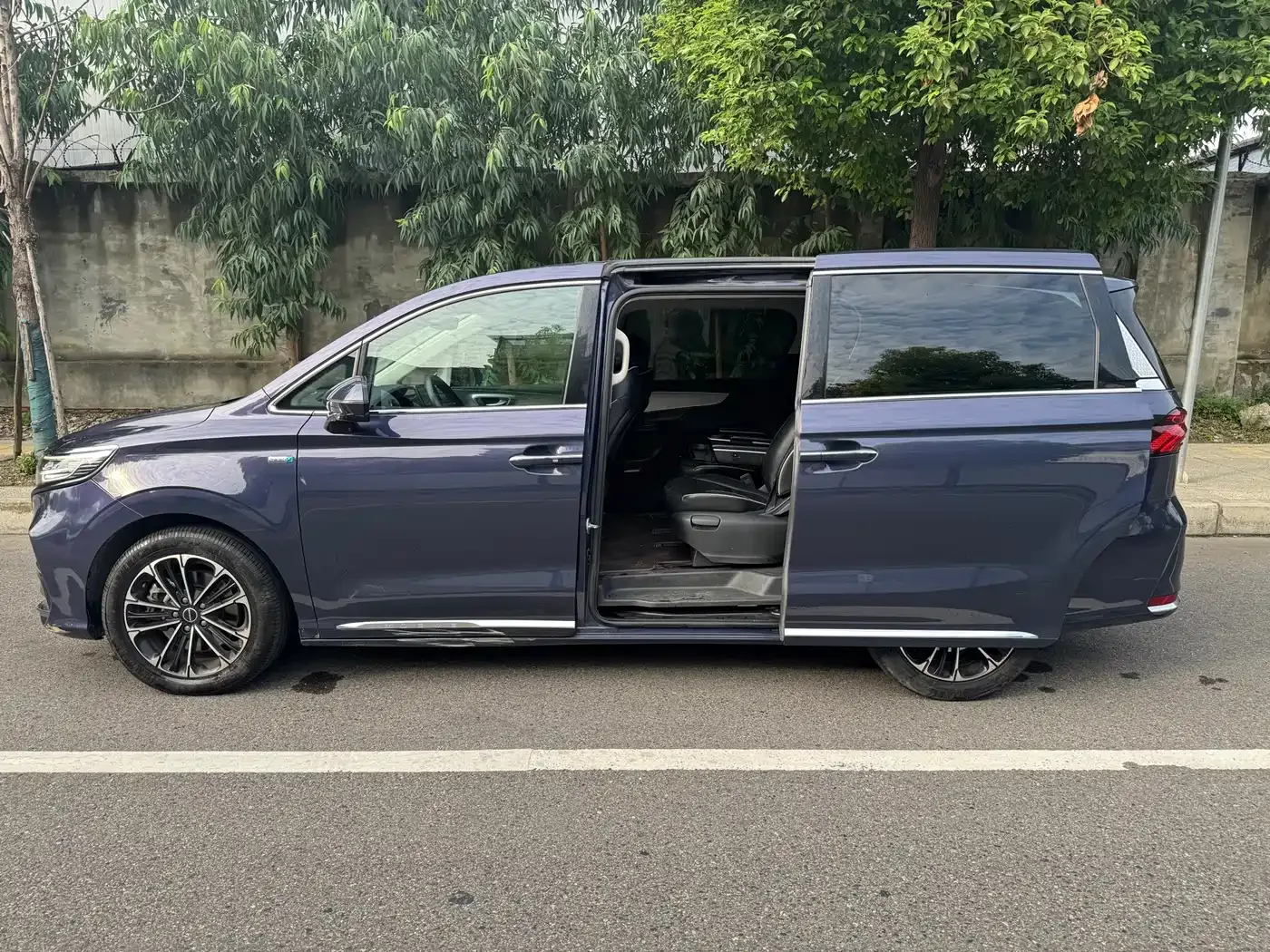 Roewe Roewe iMAX8 2022 400TGI Flagship — Фото автомобиля 13