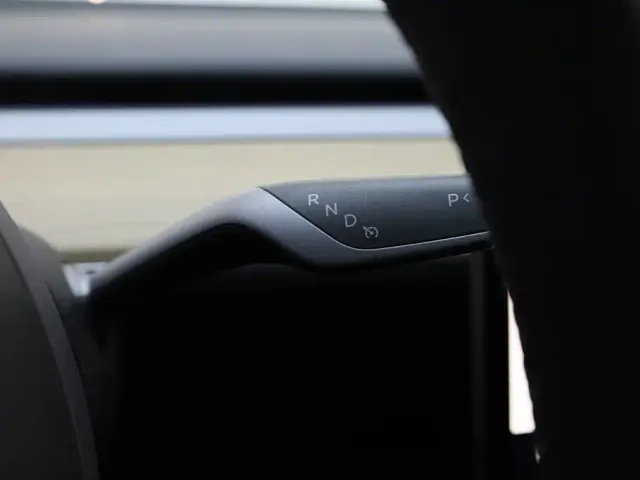 Tesla Model Y — Фото автомобиля 28