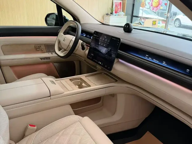 NIO NIO ES8 2025 Base Model — Фото автомобиля 6