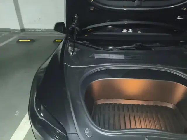Tesla Model 3 — Фото автомобиля 21