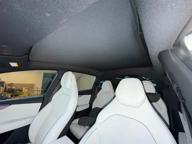 Tesla Model Y L — Фото автомобиля 28