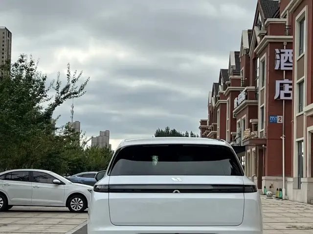 Li Auto L7 — Фото автомобиля 5