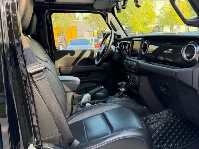 Jeep Wrangler — Фото автомобиля 12