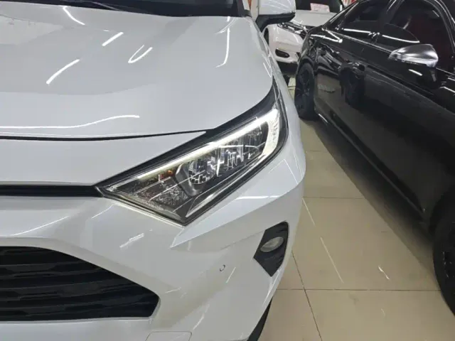 Toyota RAV4 — Фото автомобиля 23