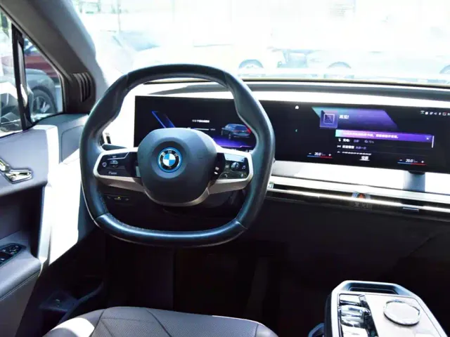 BMW iX — Фото автомобиля 10