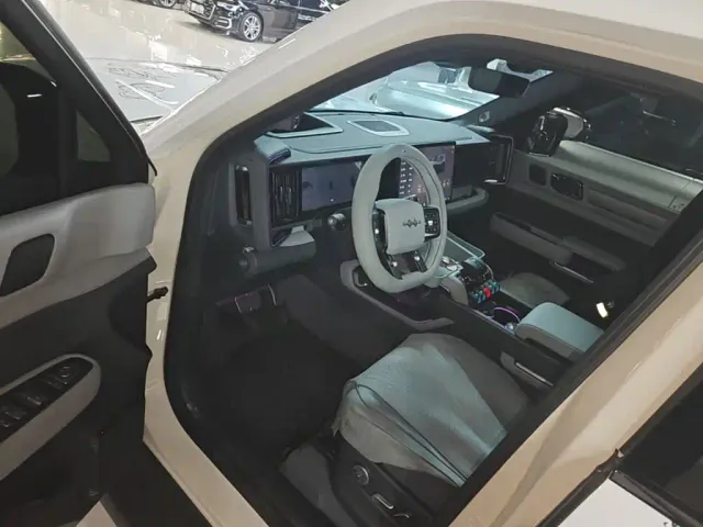 BYD FangChengBao Leopard 5 — Фото автомобиля 15