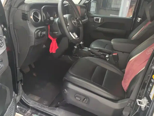 Jeep Wrangler — Фото автомобиля 9