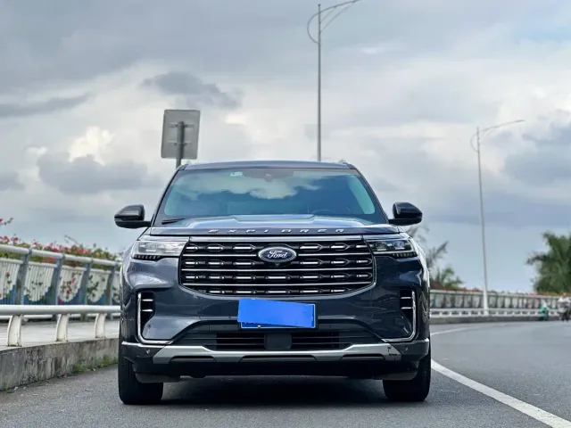 Ford Explorer — Фото автомобиля 2