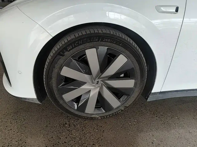 Li Auto i6 — Фото автомобиля 22