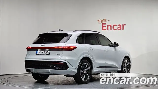 Audi Q5 40 TDI quattro S Line Black Edition — Фото автомобиля 2