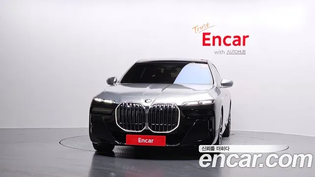 BMW 7-Series 7 серия (G70) 740i xDrive M Sport — Фото автомобиля 3