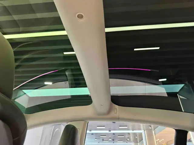 Tesla Model 3 — Фото автомобиля 21
