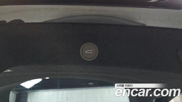 Tesla Model Y — Фото автомобиля 23