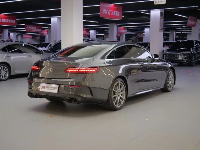 Mercedes-Benz E-Class — Фото автомобиля 4