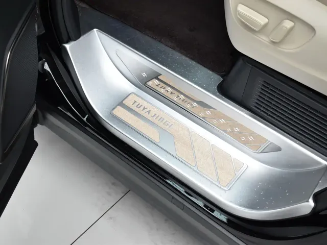 Toyota Alphard — Фото автомобиля 24