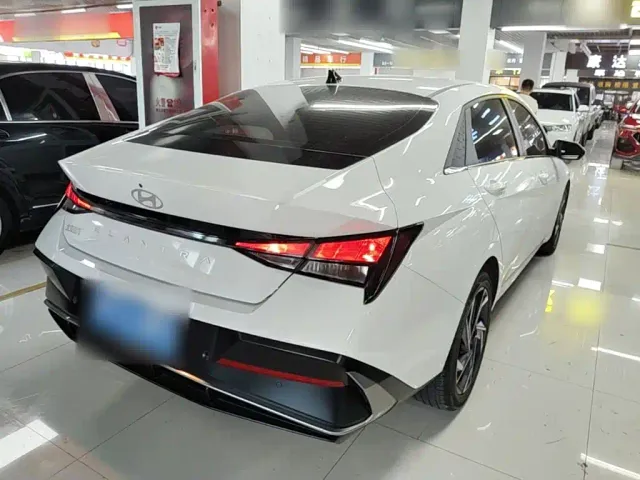 Hyundai Elantra 2023 1.5L CVT GLX Elite Edition — Фото автомобиля 6