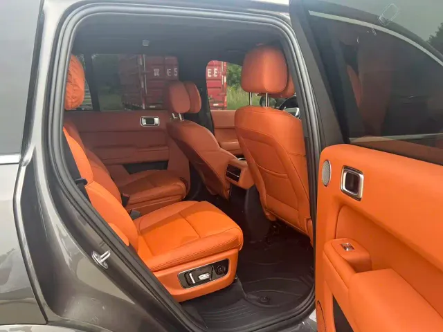 Li Auto L8 — Фото автомобиля 9