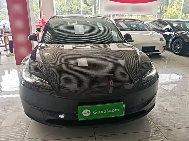 Tesla Model 3 — Фото автомобиля 2