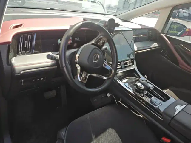 GAC Trumpchi E9 — Фото автомобиля 12