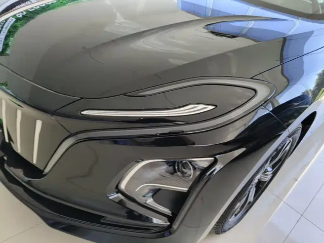 Hongqi E-QM5 — Фото автомобиля 23