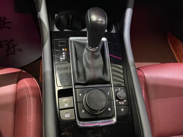 Mazda Axela — Фото автомобиля 24