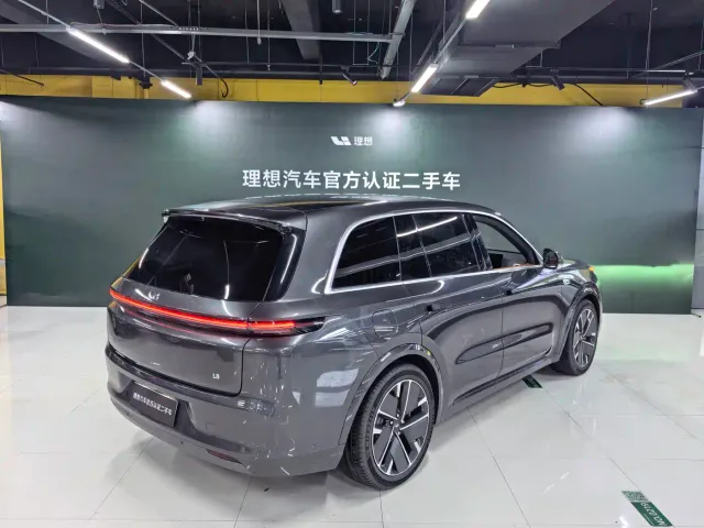 Li Auto L8 — Фото автомобиля 12
