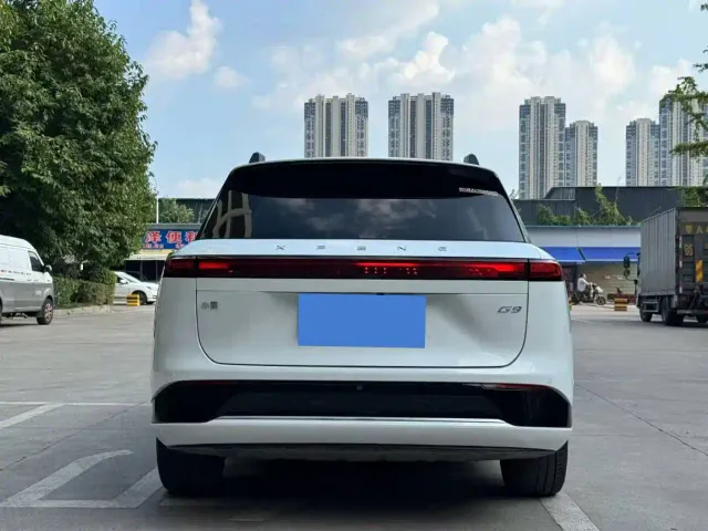 Xpeng G9 — Фото автомобиля 8