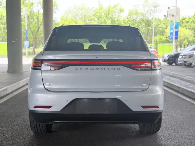 Leapmotor C11 — Фото автомобиля 5