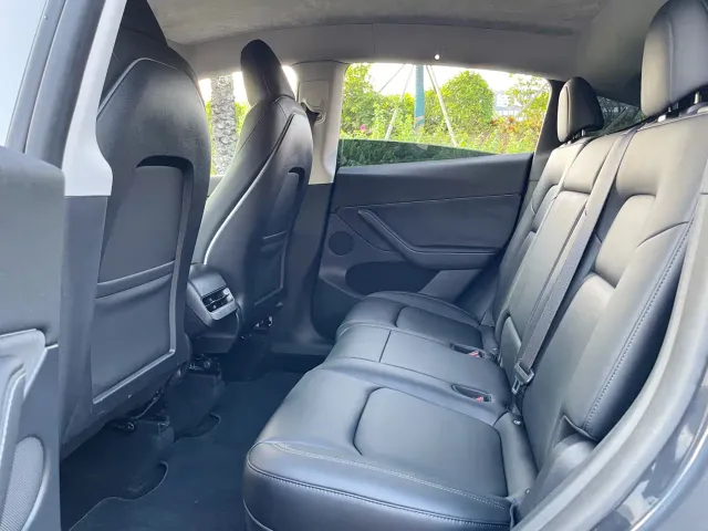 Tesla Model Y — Фото автомобиля 6
