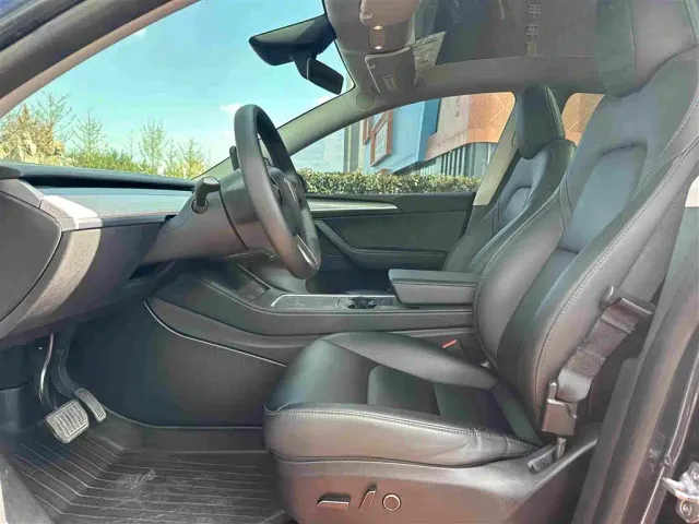 Tesla Model Y — Фото автомобиля 5