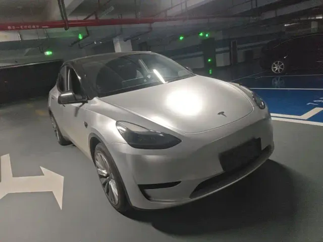 Tesla Model Y — Фото автомобиля 3