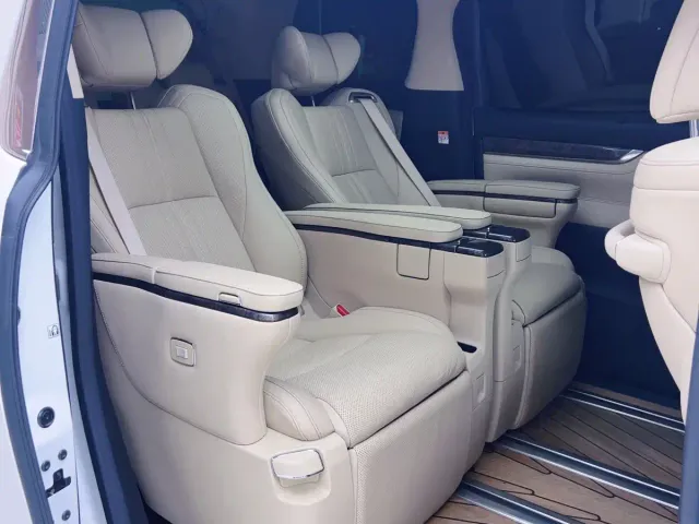 Toyota Vellfire — Фото автомобиля 11