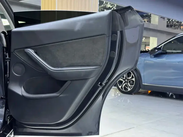 Tesla Model Y — Фото автомобиля 22