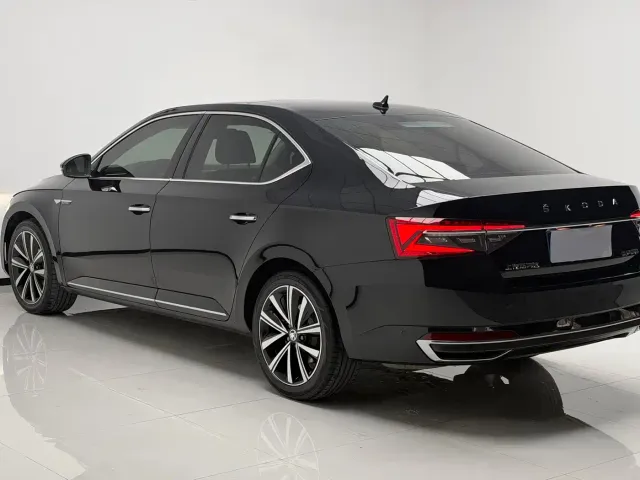 Skoda Superb — Фото автомобиля 4