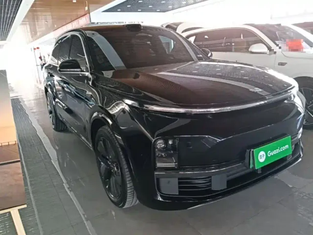 Li Auto L8 — Фото автомобиля 3
