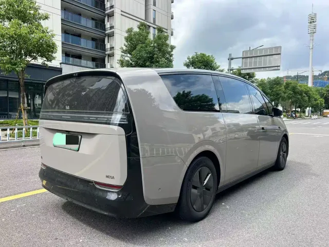 Li Auto MEGA — Фото автомобиля 5