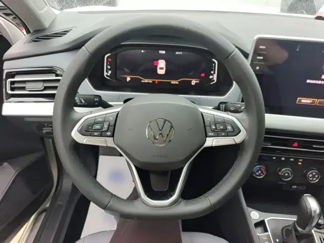Volkswagen Lavida — Фото автомобиля 10