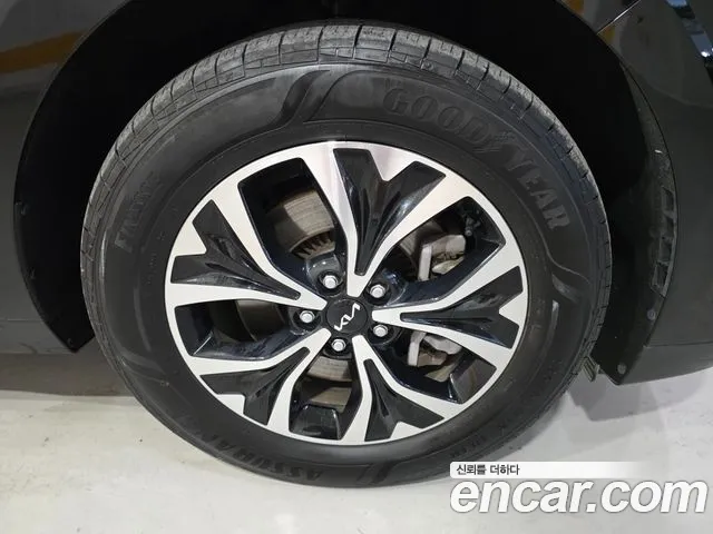 Kia Canival — Фото автомобиля 7