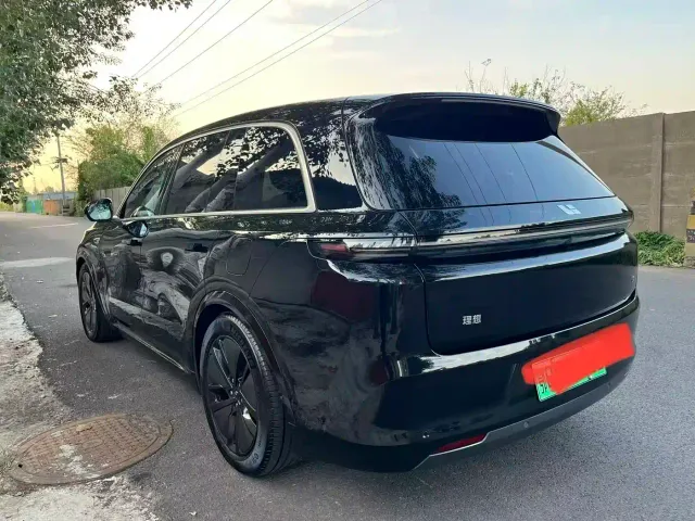 Li Auto L8 — Фото автомобиля 5