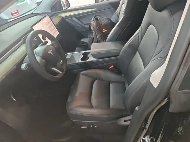 Tesla Model Y — Фото автомобиля 14