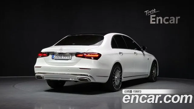 Mercedes-Benz E-Class — Фото автомобиля 2