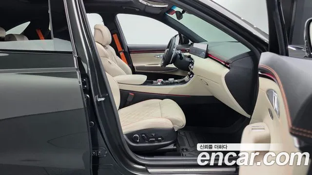 Genesis GV70 — Фото автомобиля 16