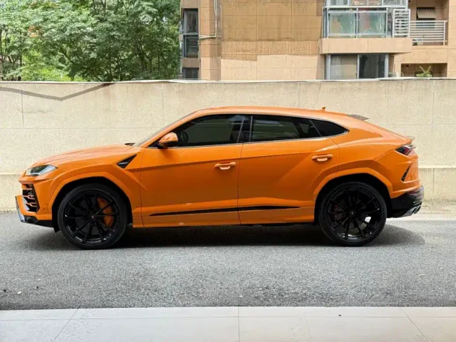 Lamborghini Urus — Фото автомобиля 29