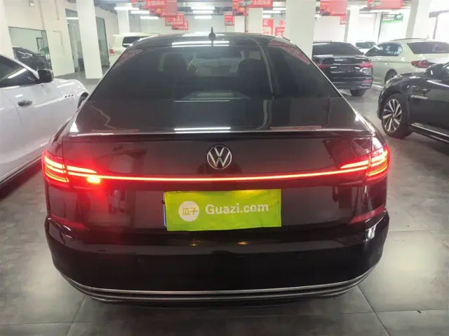 Volkswagen Passat — Фото автомобиля 5