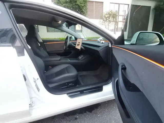 Tesla Model 3 — Фото автомобиля 9