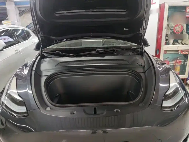 Tesla Model Y — Фото автомобиля 19